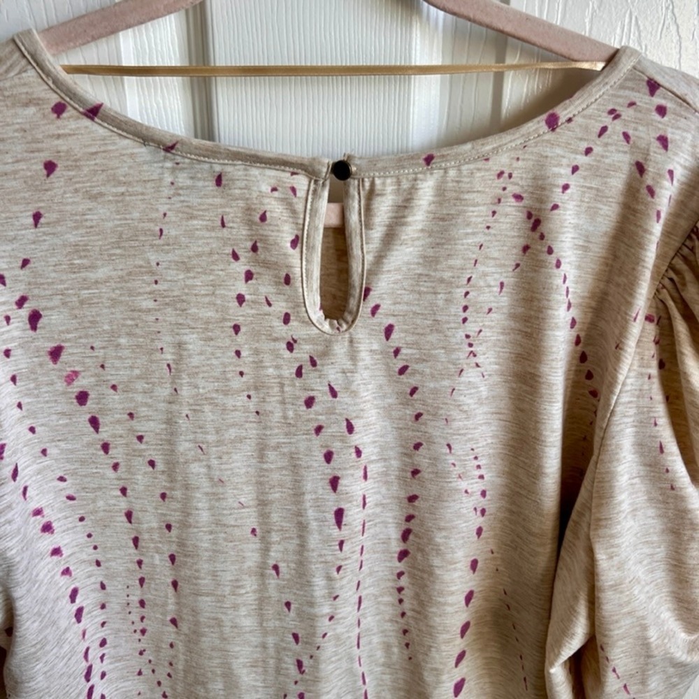 Democracy Womens Top XL Beige Purple Abstract Print Ruched Sleeve Blouse - Picture 6 of 11